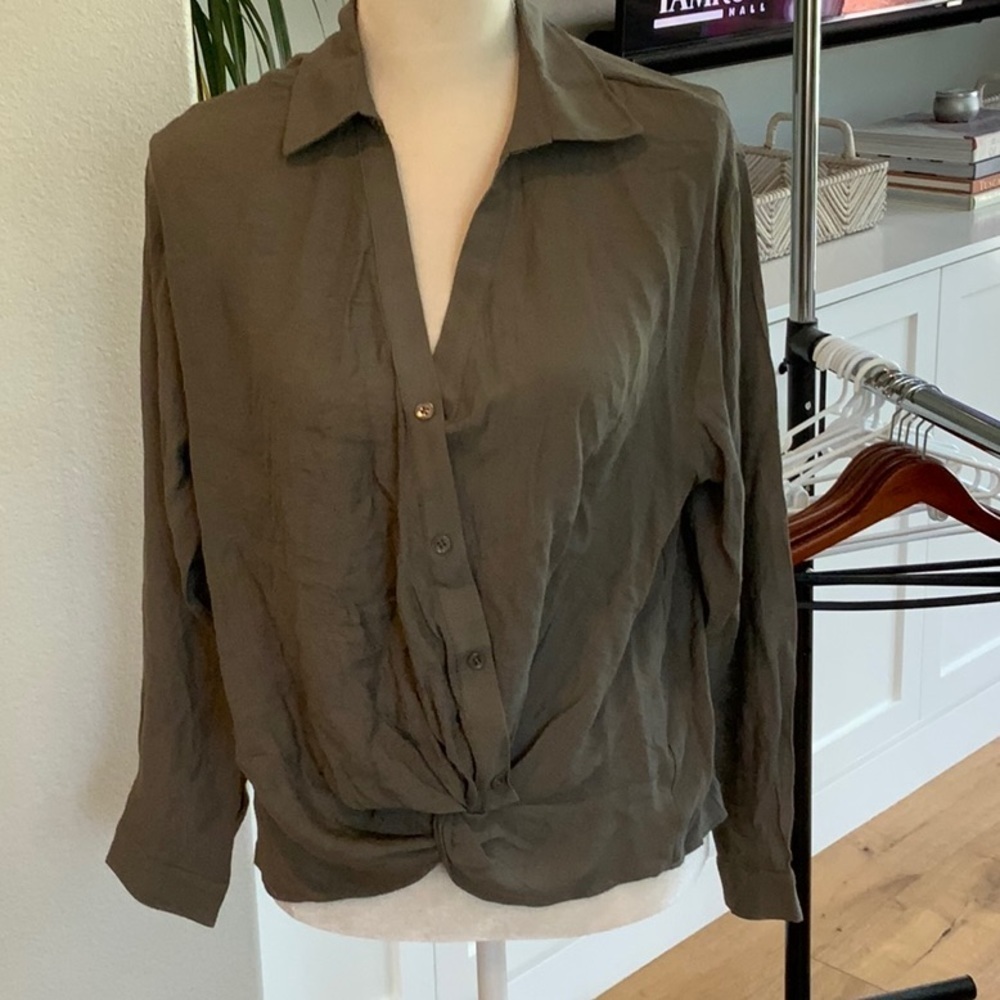 Fate blouse.  NWT. Size Small
